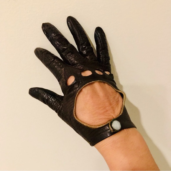 Vintage brown drivers leather gloves. Good used condition. Estimate size: 6.5 - Picture 2 of 10